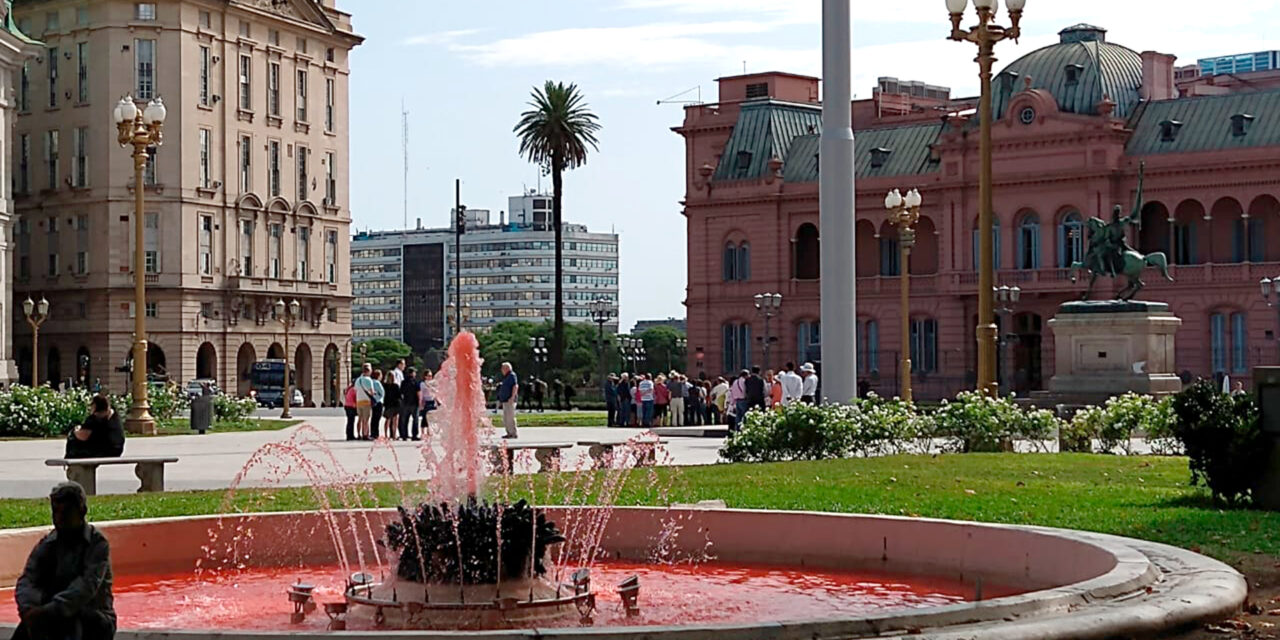 El agua de la fuente y la rejilla