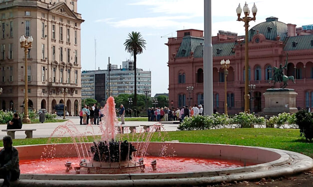 El agua de la fuente y la rejilla